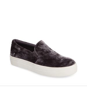 Steve Madden gema slip on sneakers. Velvet
